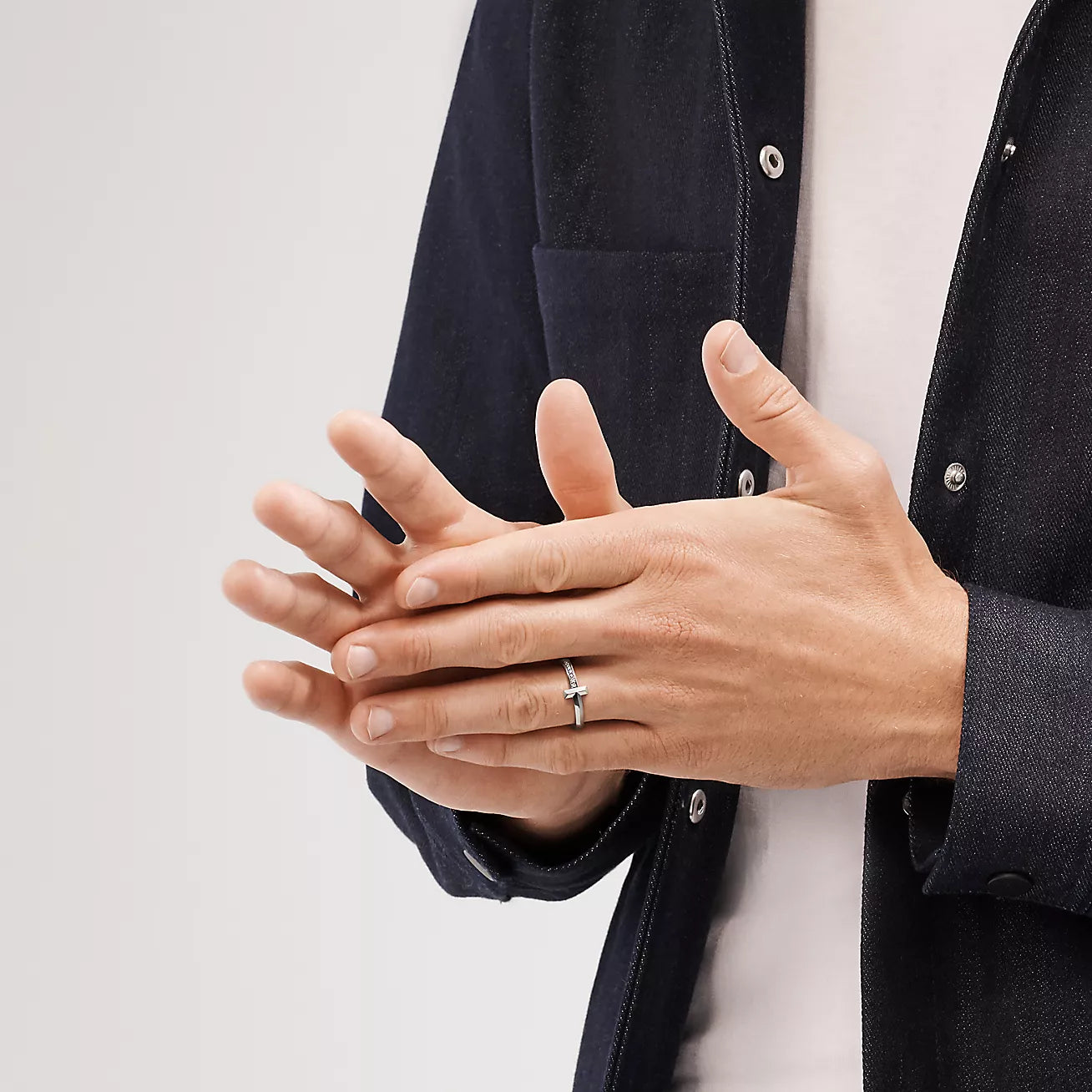 Anel - T1 Ring em Ouro Branco com Diamantes