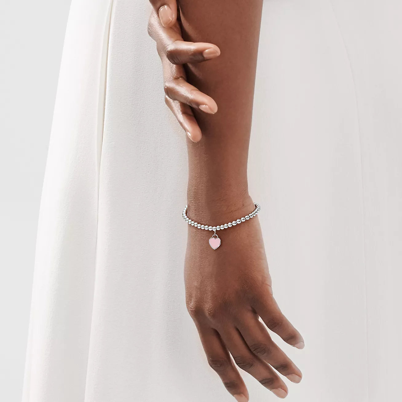 Pulseira - Contas com Pingente de Coração, Rosa